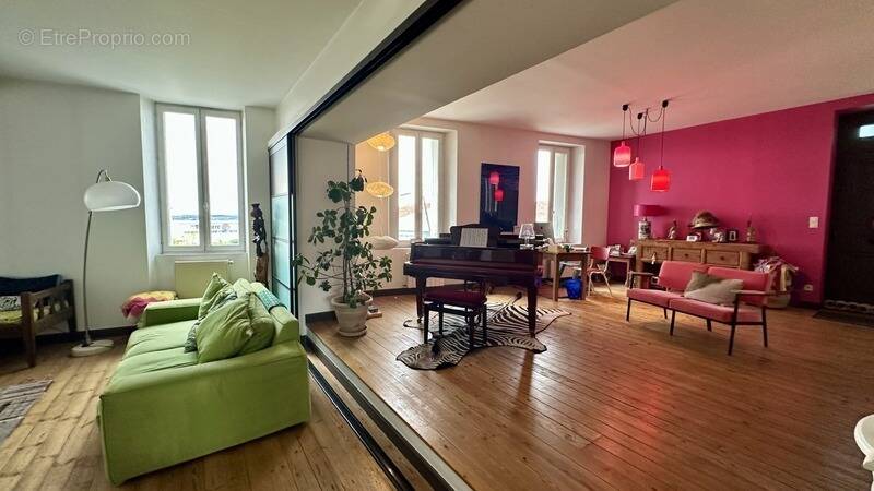 À VENDRE – BARBEZIEUX-SAINT-HILAIRE (16) – Propriété de caractère - cœur de ville - photo 3