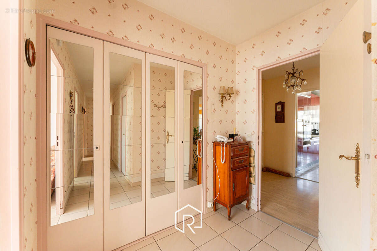 Appartement à MARSEILLE-4E