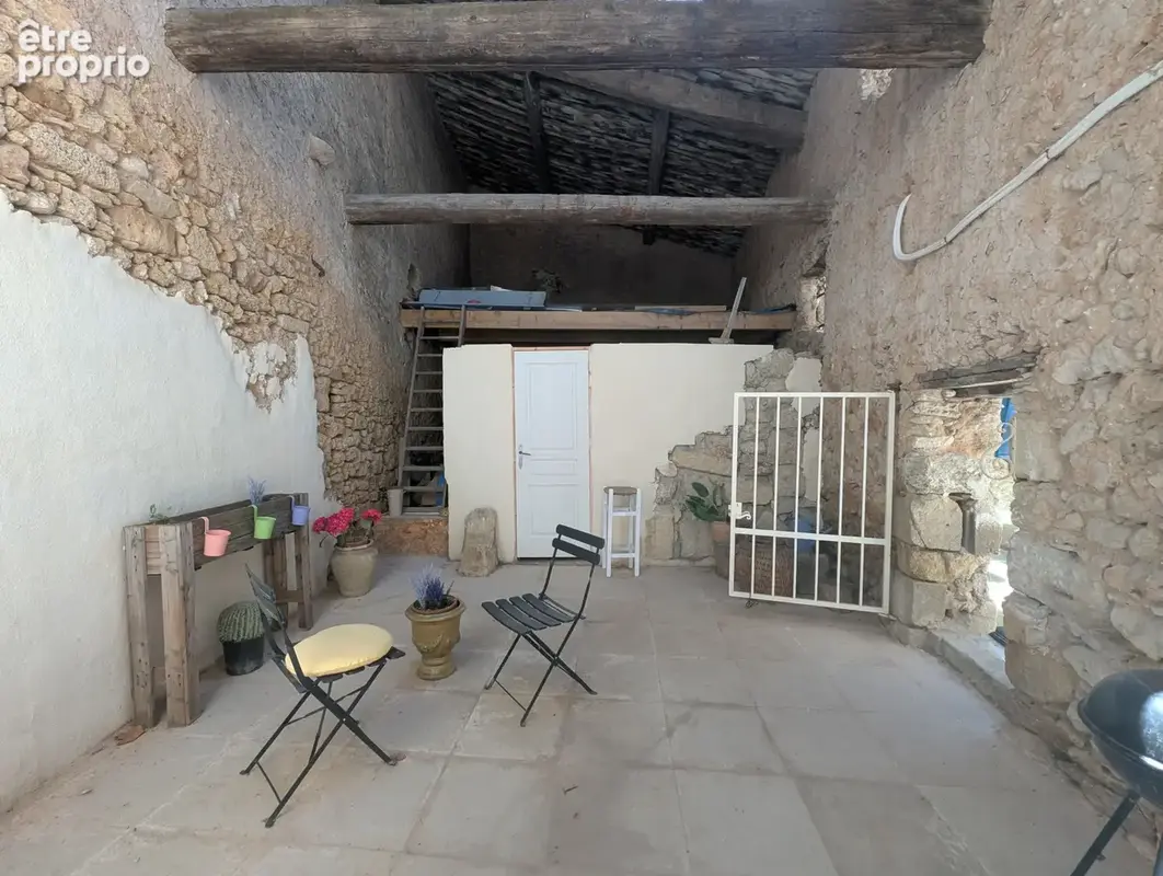 A vendre - maison de village renovee ded type 5 de 109 m2 avec garage et terrasses - photo 2