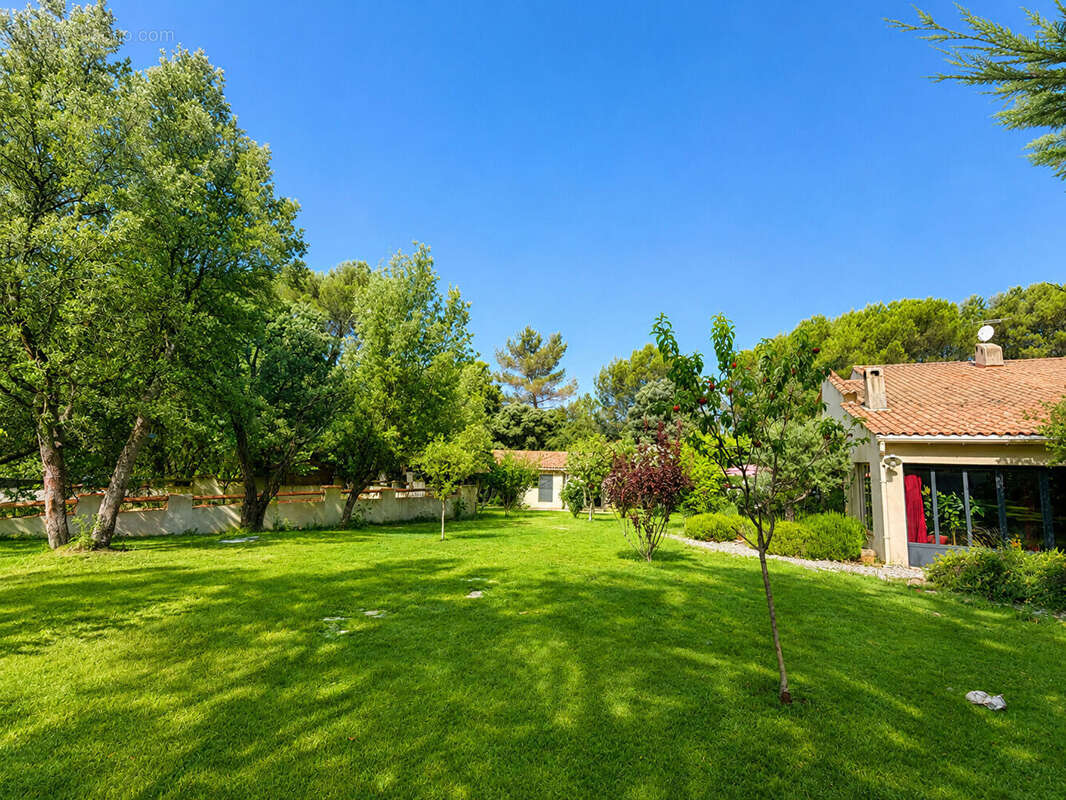 Maison 252m² à rognes - photo 4