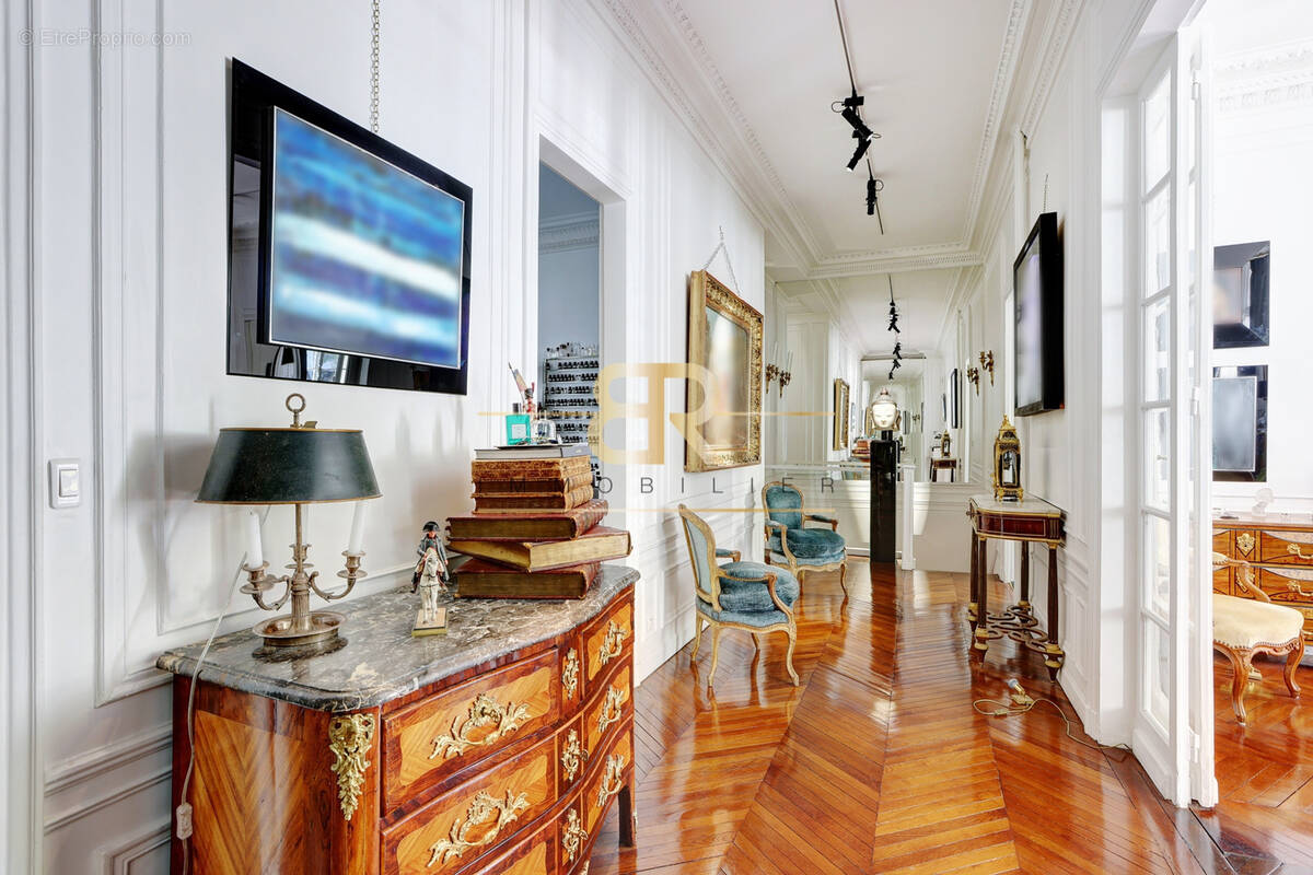 Appartement à PARIS-16E