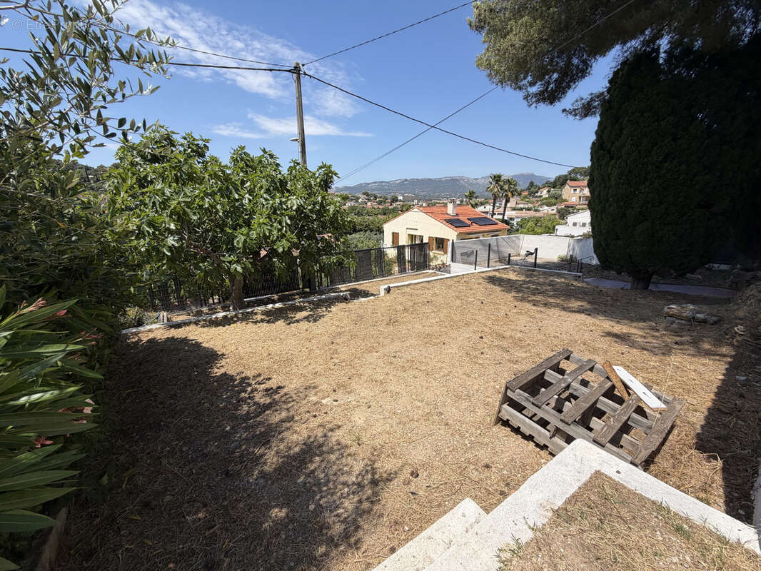 La seyne-sur-mer   maison individuelle avec vue dégagée, garage et dépendance - photo 11