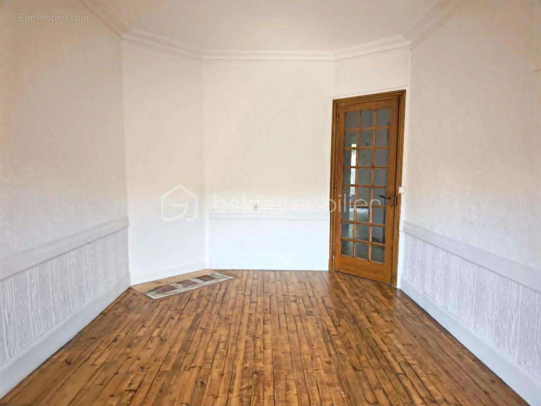 Appartement à NOIRETABLE