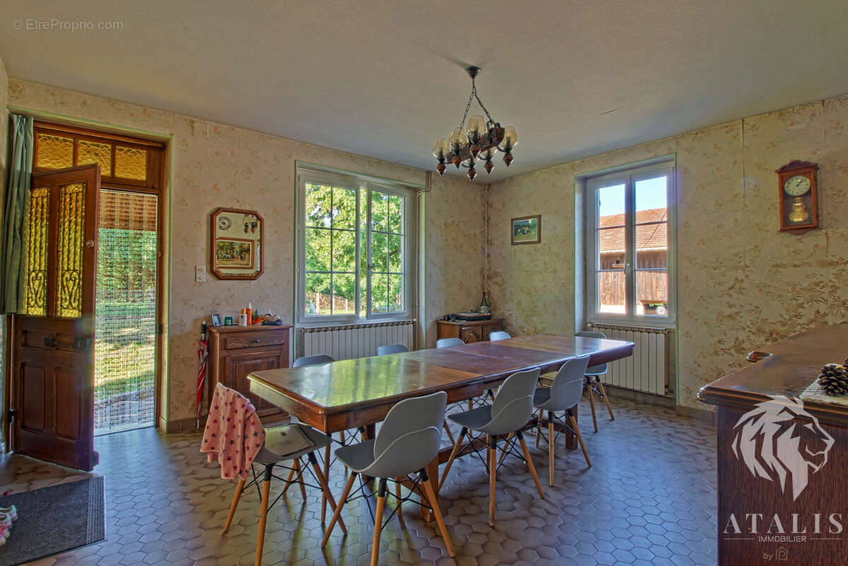 Maison en pierres avec dépendances - photo 11
