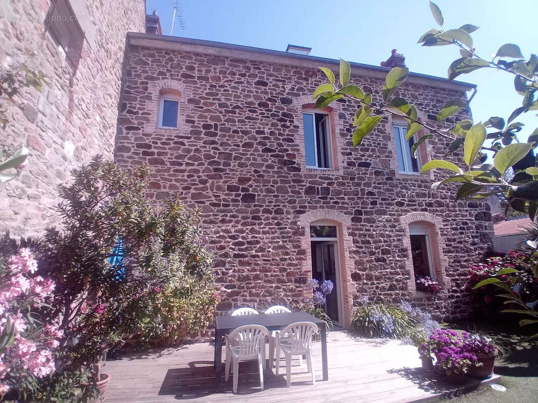 Maison SAINT-SERVAN CENTRE Saint Malo 5 pièce(s) 114 m2 Garage, jardin et cellier. - photo 17
