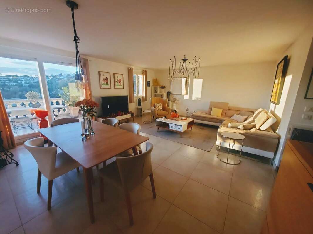 Appartement à VILLENEUVE-LOUBET