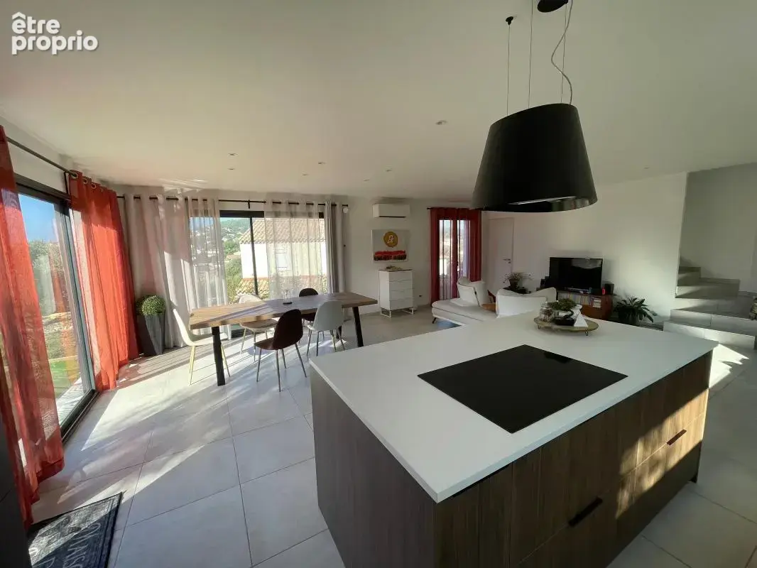 A vendre la seyne sur mer 83500 limite six-fours  villa recente 2 chambres jarin vue degagee - photo 9