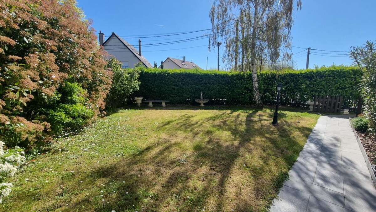 Maison à SAINTE-GENEVIEVE-DES-BOIS