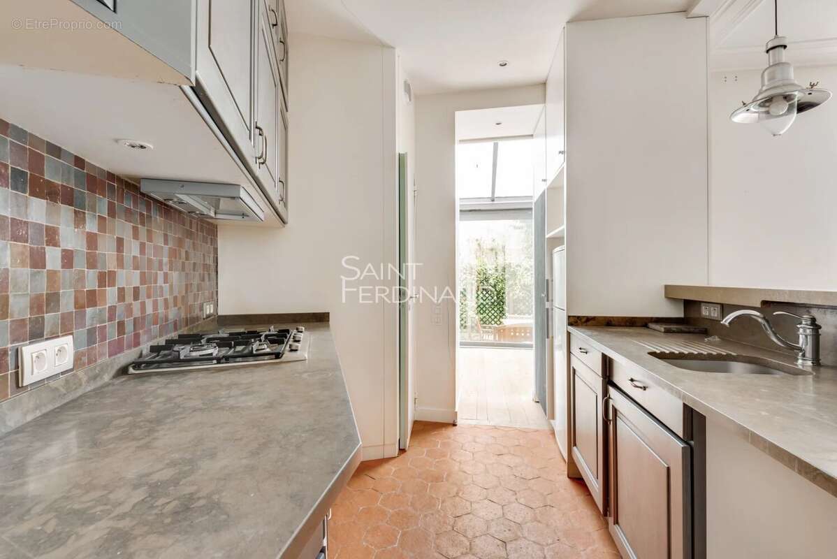 Appartement à PARIS-17E