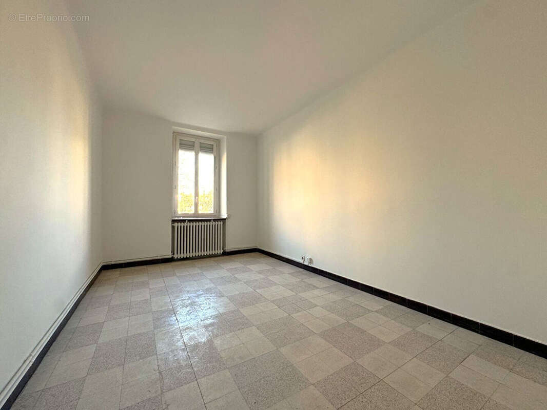 Immeuble Bagnols sur Cèze - 9 pièces - 178 m² - photo 13