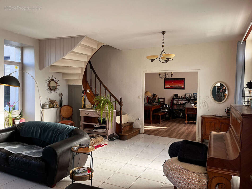 Maison à VOUNEUIL-SUR-VIENNE