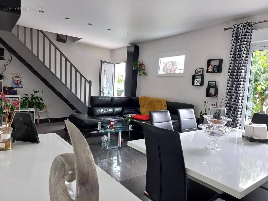 Photo 1 - Maison à OZOIR-LA-FERRIERE