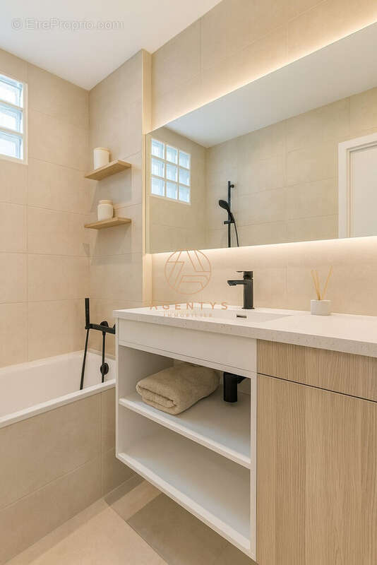 Appartement à SAINT-MAUR-DES-FOSSES