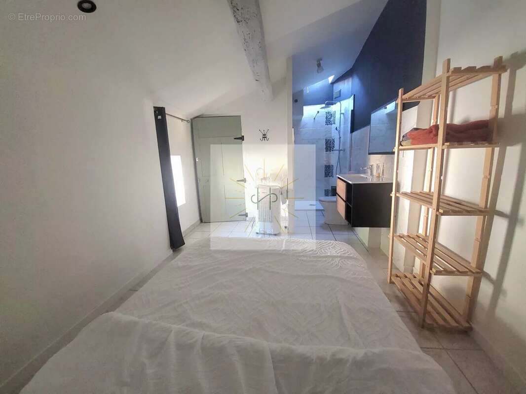 Appartement à ROCHEMAURE