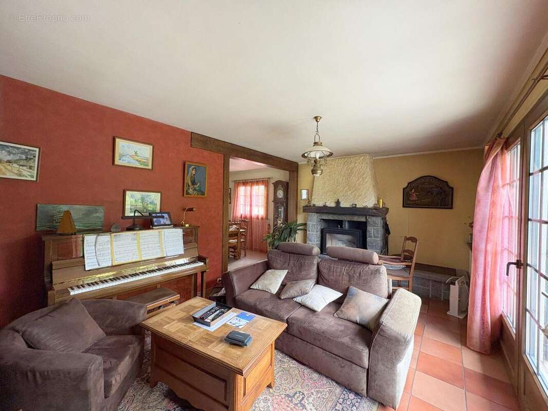 Maison à SAINT-PLANCHERS