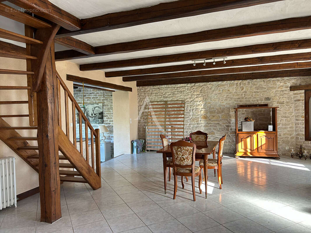 Maison à L'ILE-D'ELLE