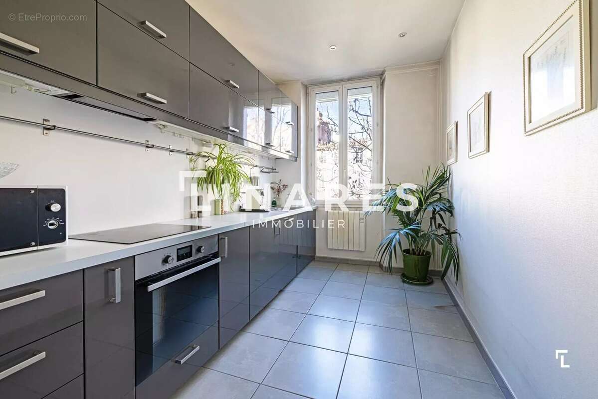 Appartement à MARSEILLE-1E