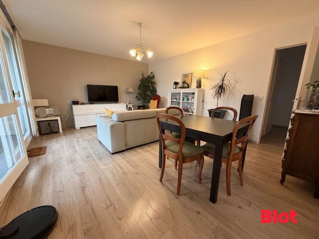 Appartement à LE RHEU