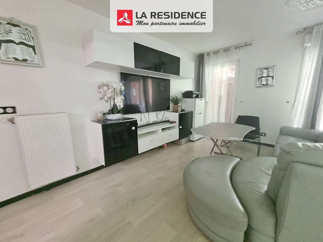Appartement 67 m² à Stains  - photo 2