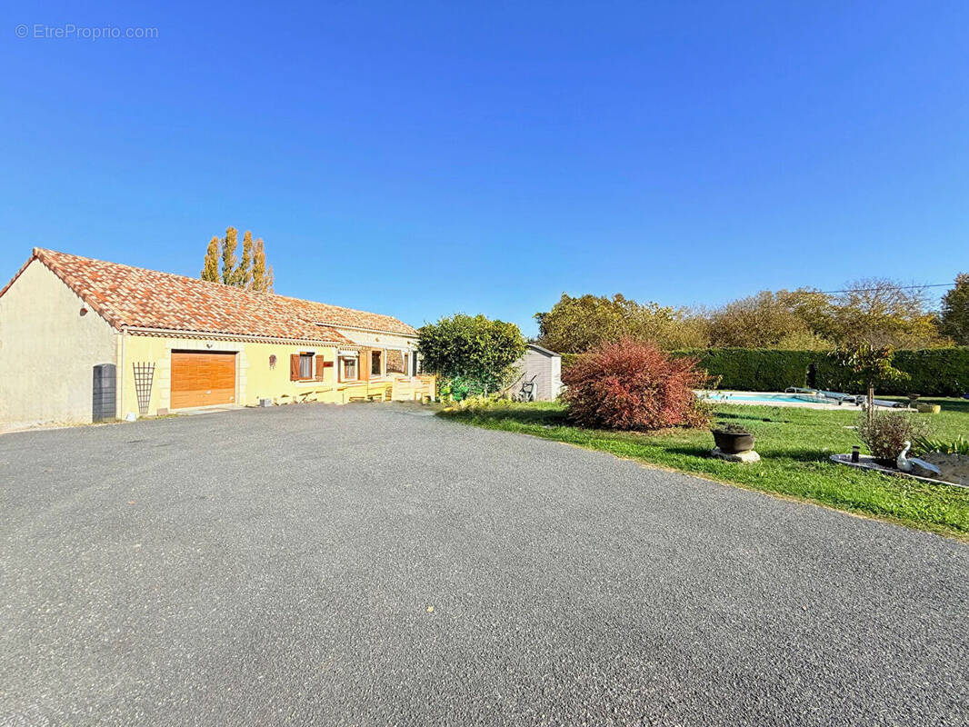 Maison à MONTCUQ