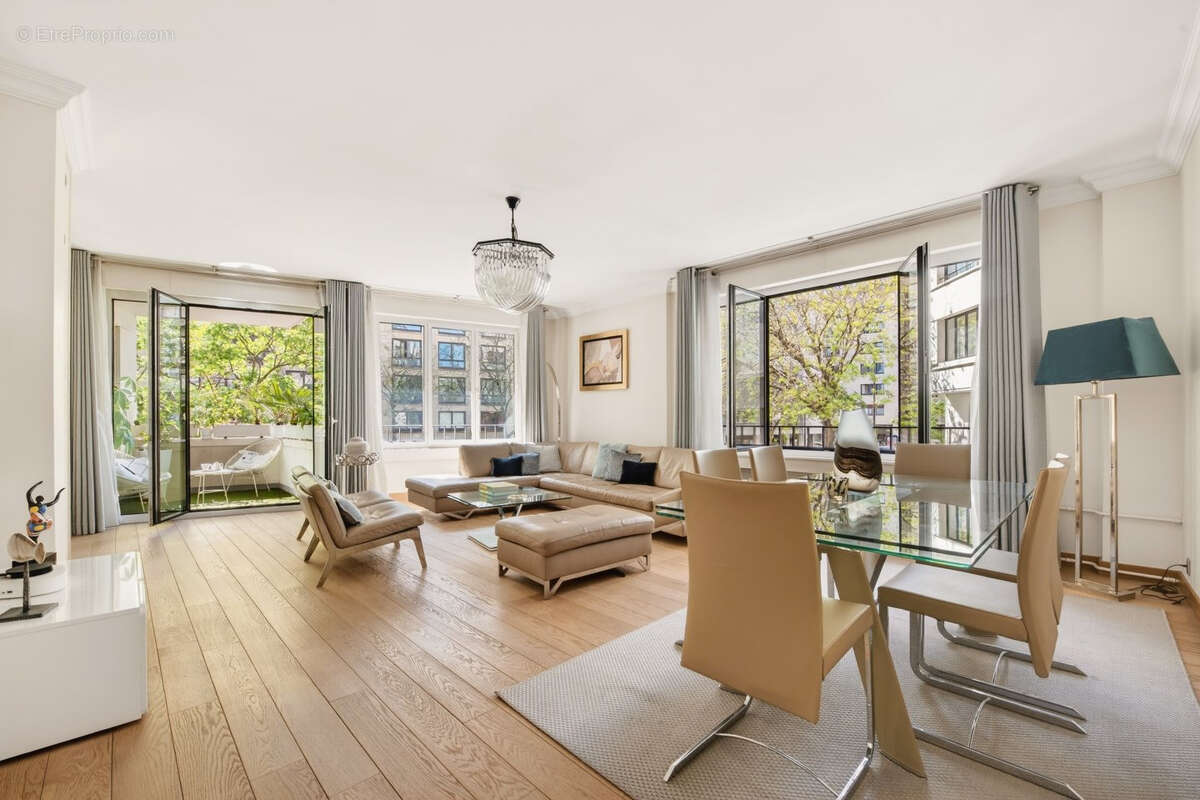 Commerce à PARIS-16E