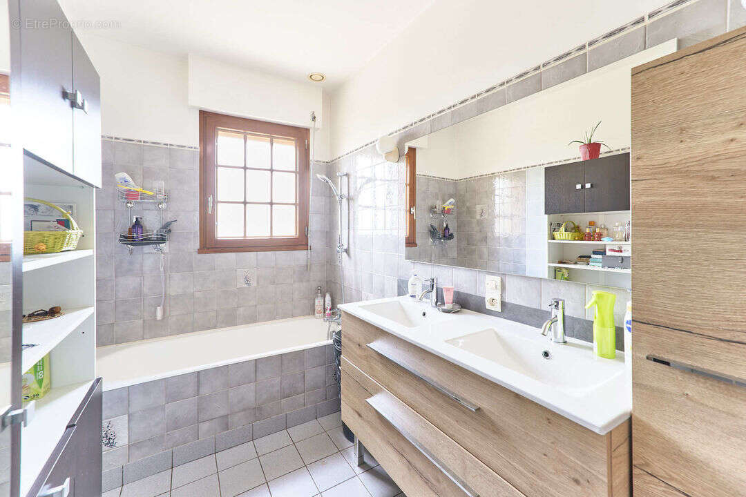 Proche Saint Pierre Montlimart - Maison à CHAUDRON-EN-MAUGES