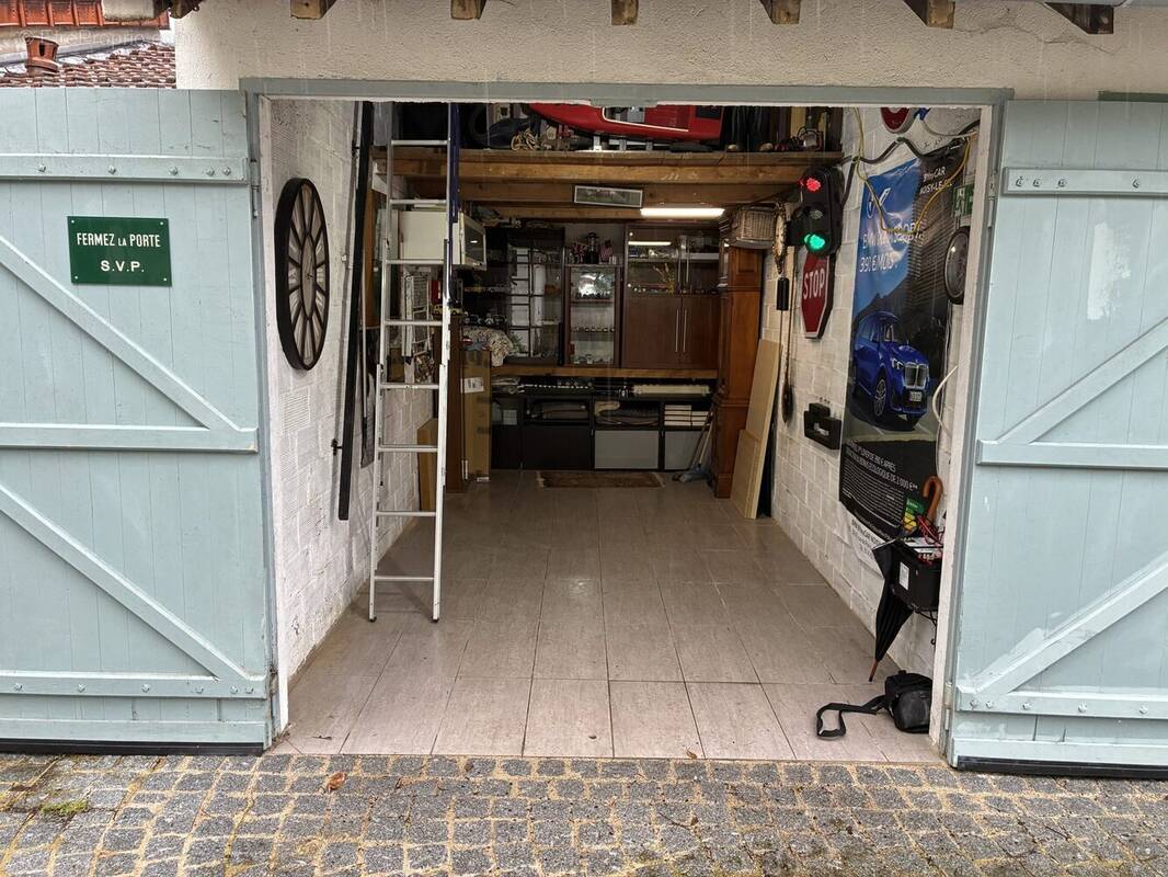 Parking à SAINT-MAUR-DES-FOSSES