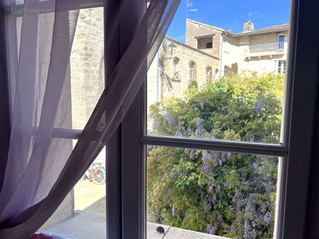 Commerce à VILLENEUVE-LES-AVIGNON