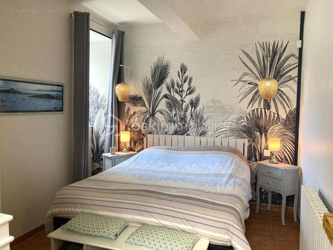 Maison à VILLECOMTAL-SUR-ARROS