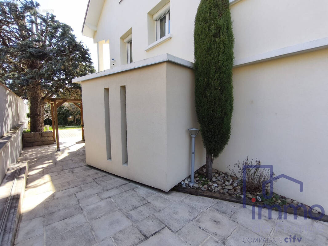 Maison à SAINT-JUST-SAINT-RAMBERT