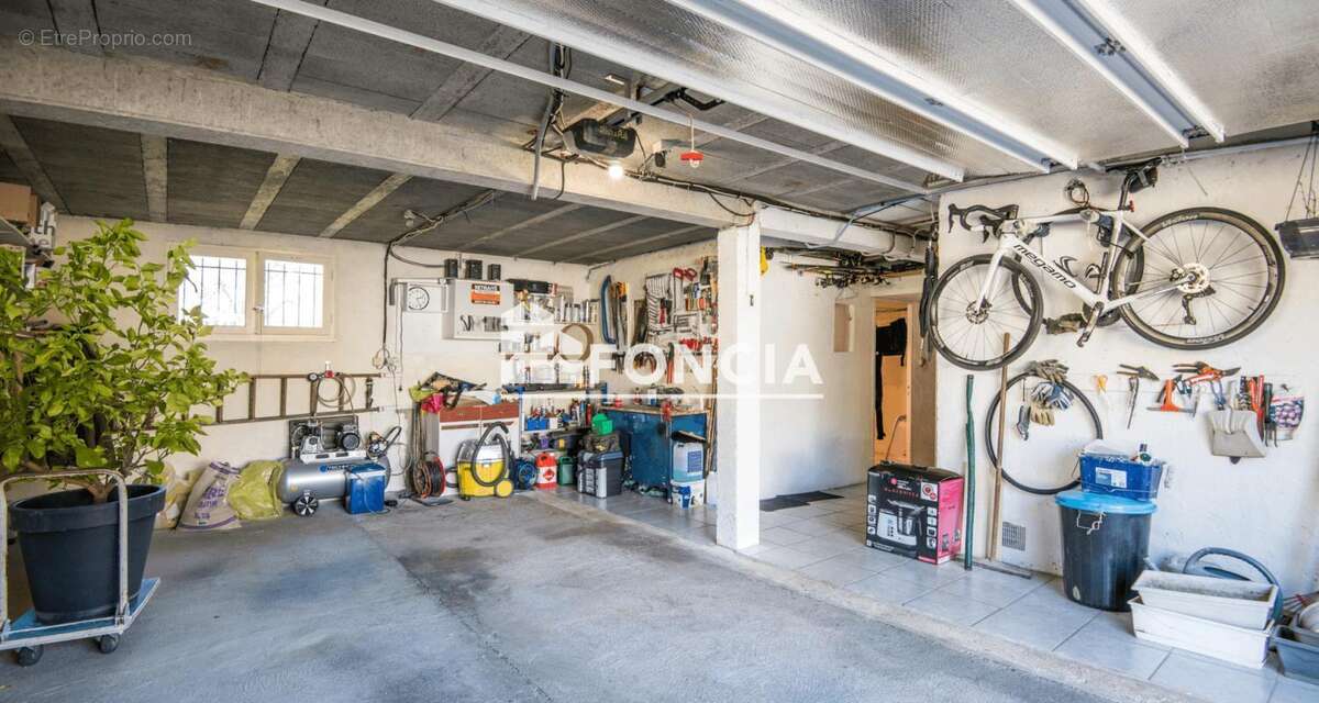 Maison à ONET-LE-CHATEAU