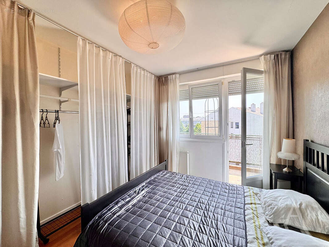 COUP DE COEUR sur ce spacieux T5 avec garage, ascenseur et grand balcon ! Proche centre ville - photo 11