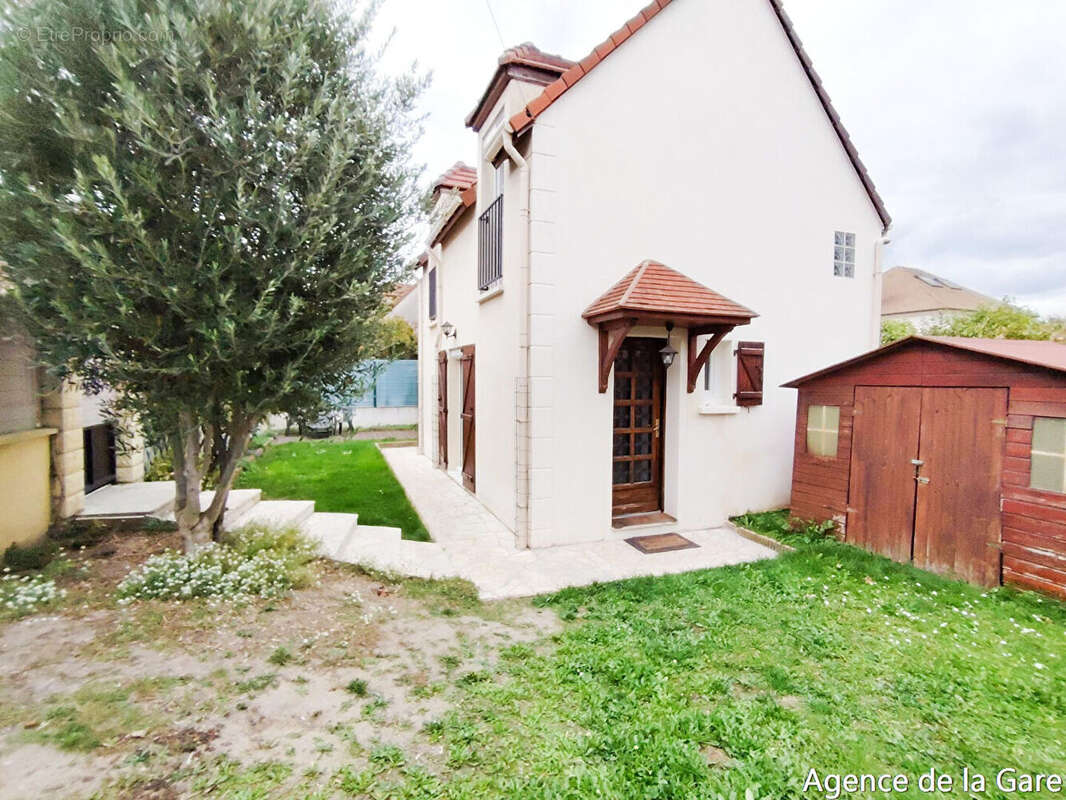 Maison à SARTROUVILLE