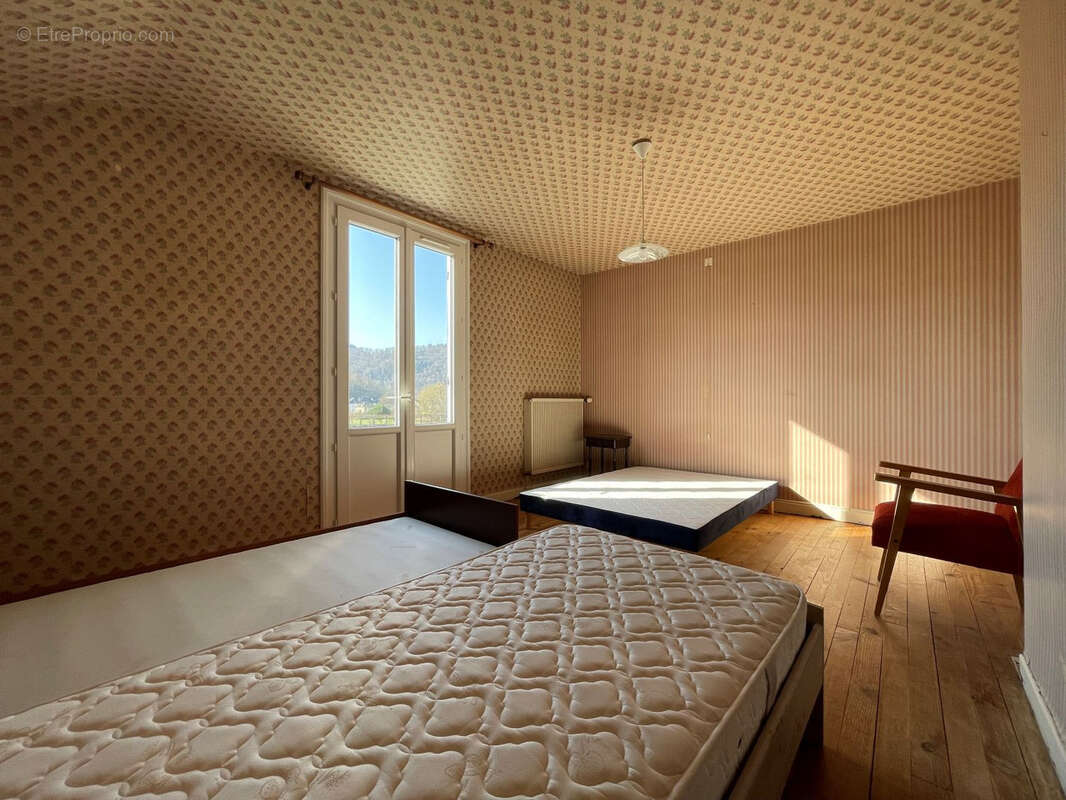 Maison à CHAMPS-SUR-TARENTAINE-MARCHAL