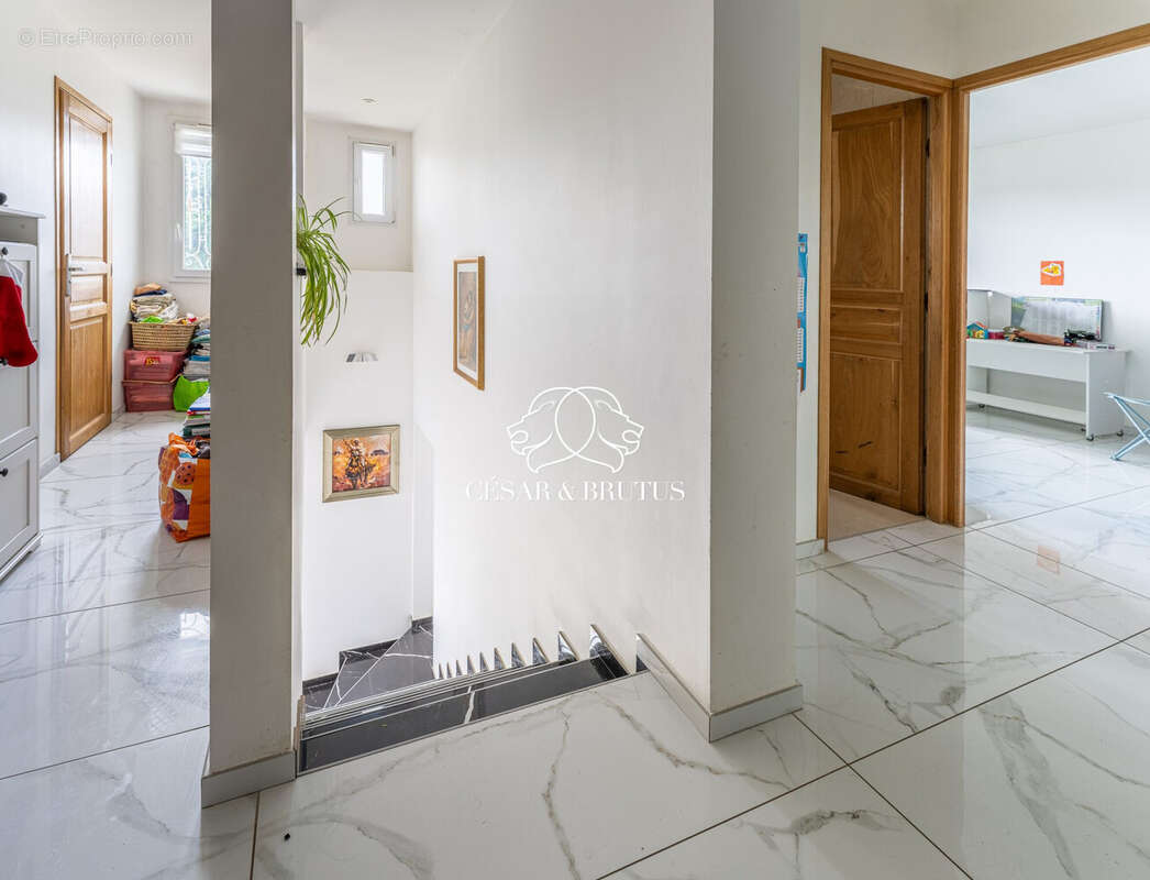 Maison 6 pièces 134 m² à vendre à Les Cheres (69380) - photo 8