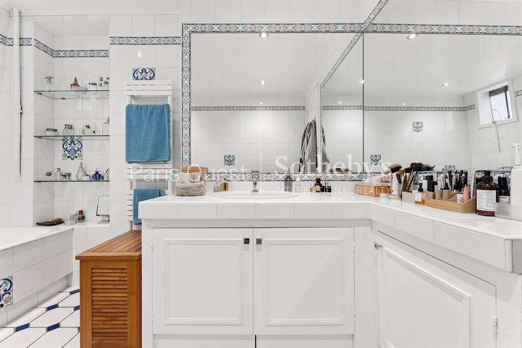Appartement à NEUILLY-SUR-SEINE