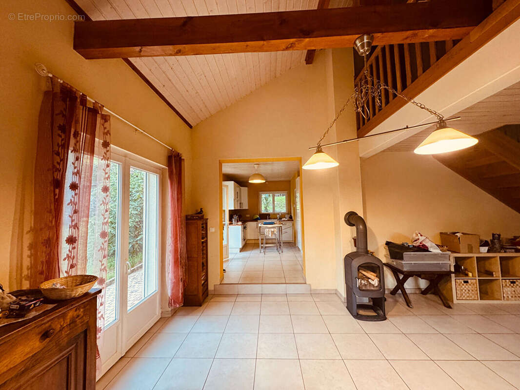Maison à REGNY