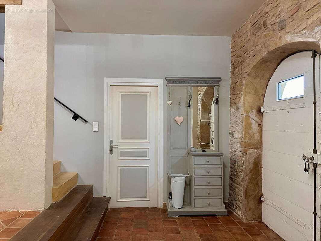 POUILLY LE MONIAL - Grande maison familiale avec terrasse de toit de 73 m² - photo 11