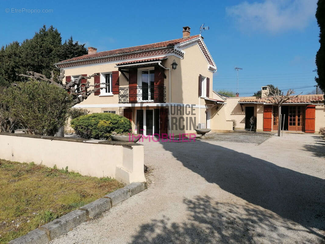 Maison à L'ISLE-SUR-LA-SORGUE
