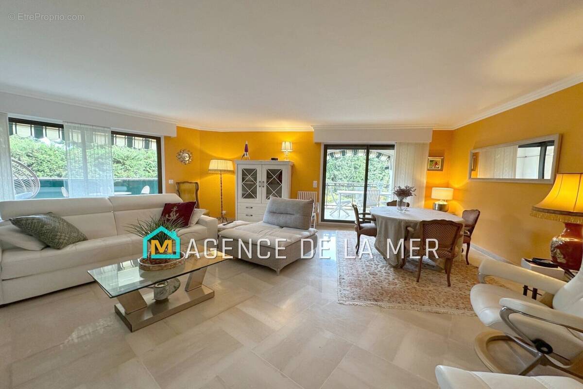 Appartement à MANDELIEU-LA-NAPOULE