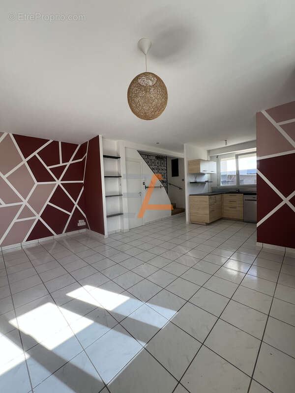 Charmante maison duplex avec terrain & grand garage   Unieux   55,68 m2   Mitoyenne côté nord - photo 6