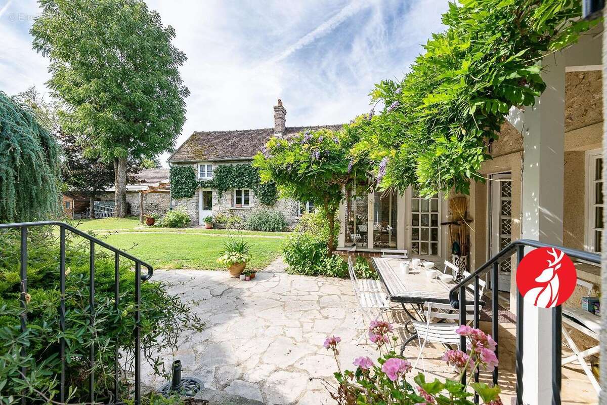 Maison à MONTCOURT-FROMONVILLE