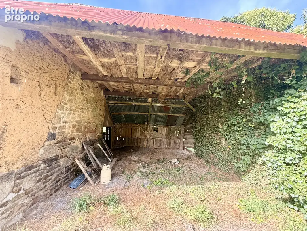 Maison à rafraichir avec grandes dépendances au calme - photo 13