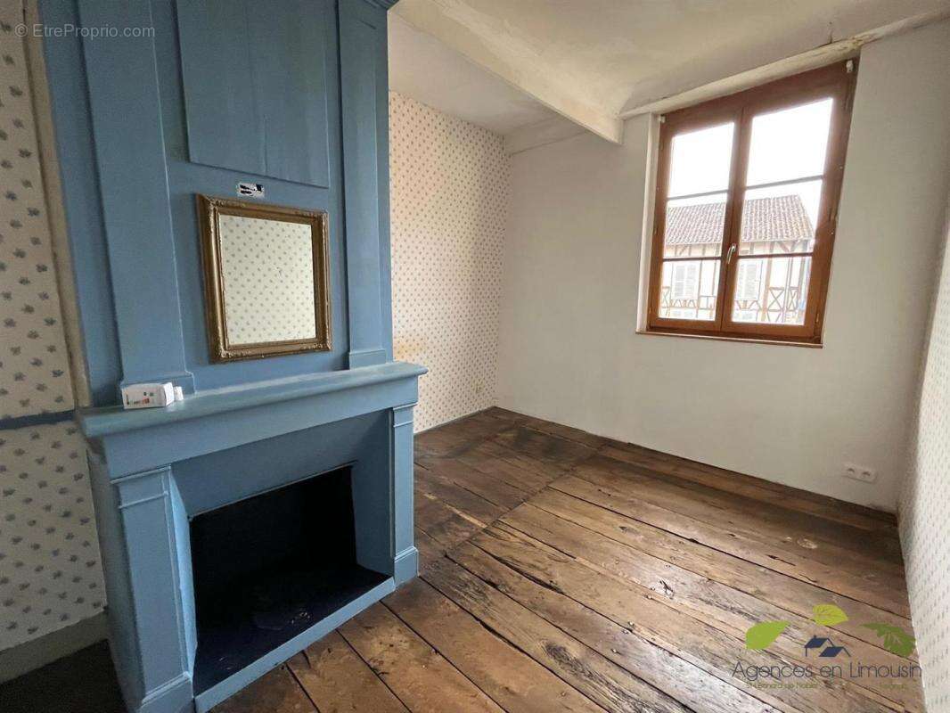 Maison à SAINT-LEONARD-DE-NOBLAT