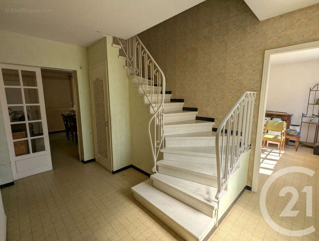 Maison 157 m² à Gaillac  - photo 7