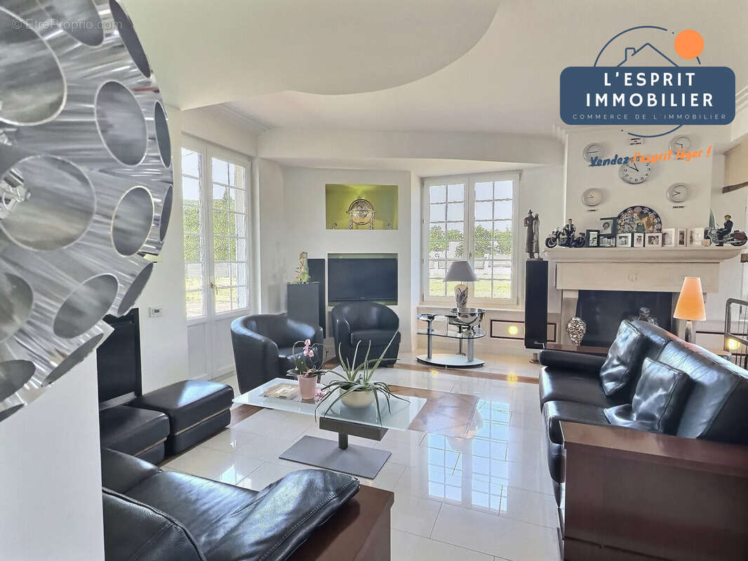 Maison 196 m² à Longeville-Les-Saint-Avold  - photo 3