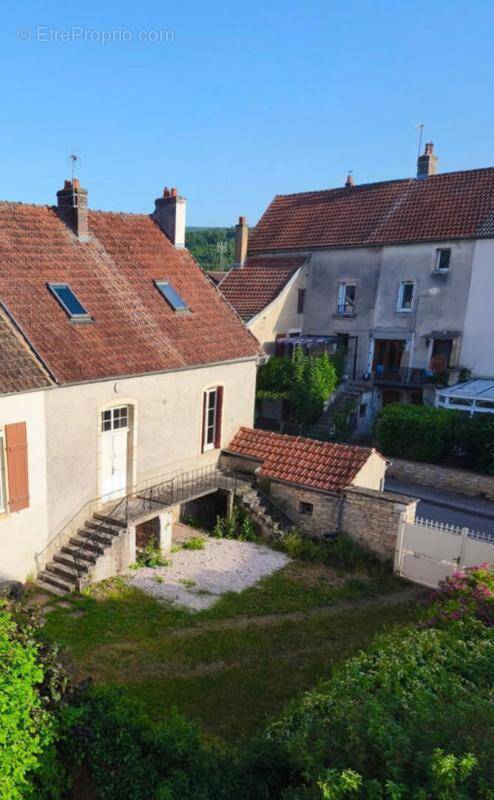 Maison à FLEUREY-SUR-OUCHE