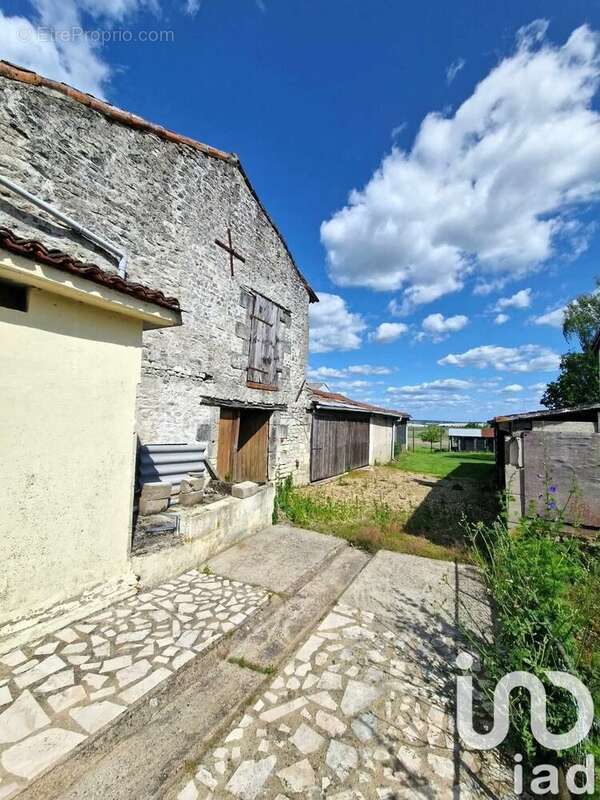 Photo 5 - Maison à FAYE-LA-VINEUSE