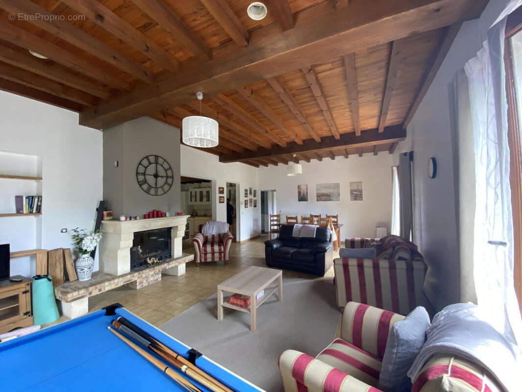 SALON SAM - Maison à BROSSAC