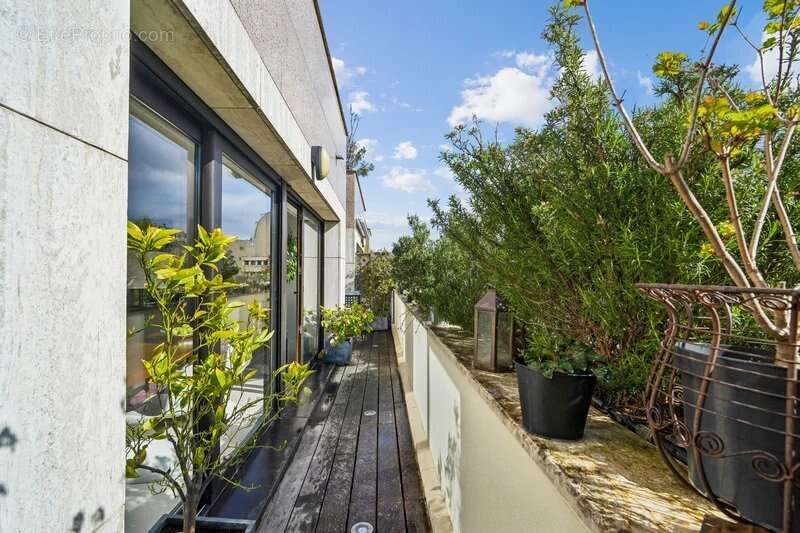 Appartement à NEUILLY-SUR-SEINE